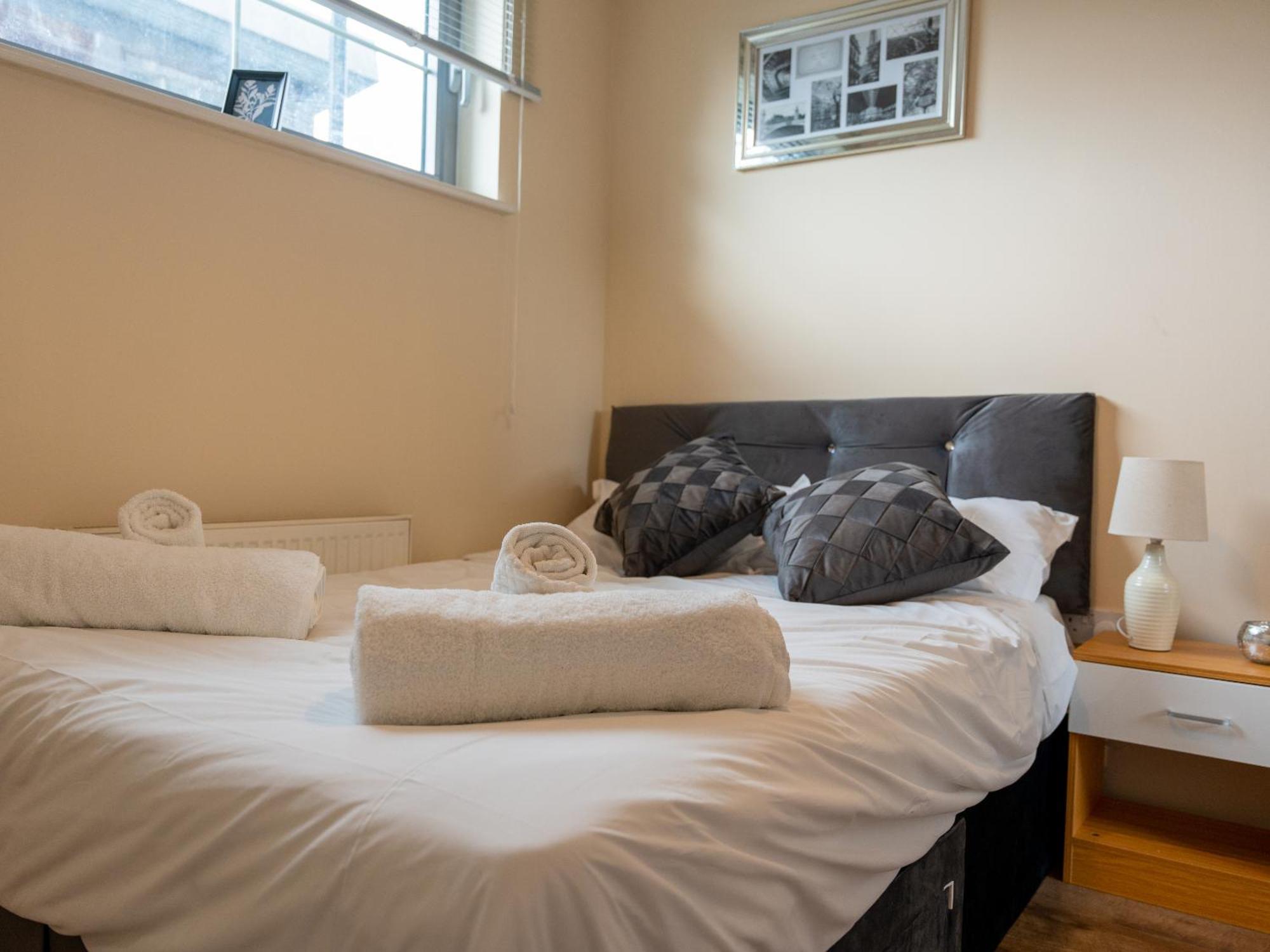 Luxury 2 Bed Apartment - Near Heathrow, Legoland, Windsor Slough Exteriér fotografie