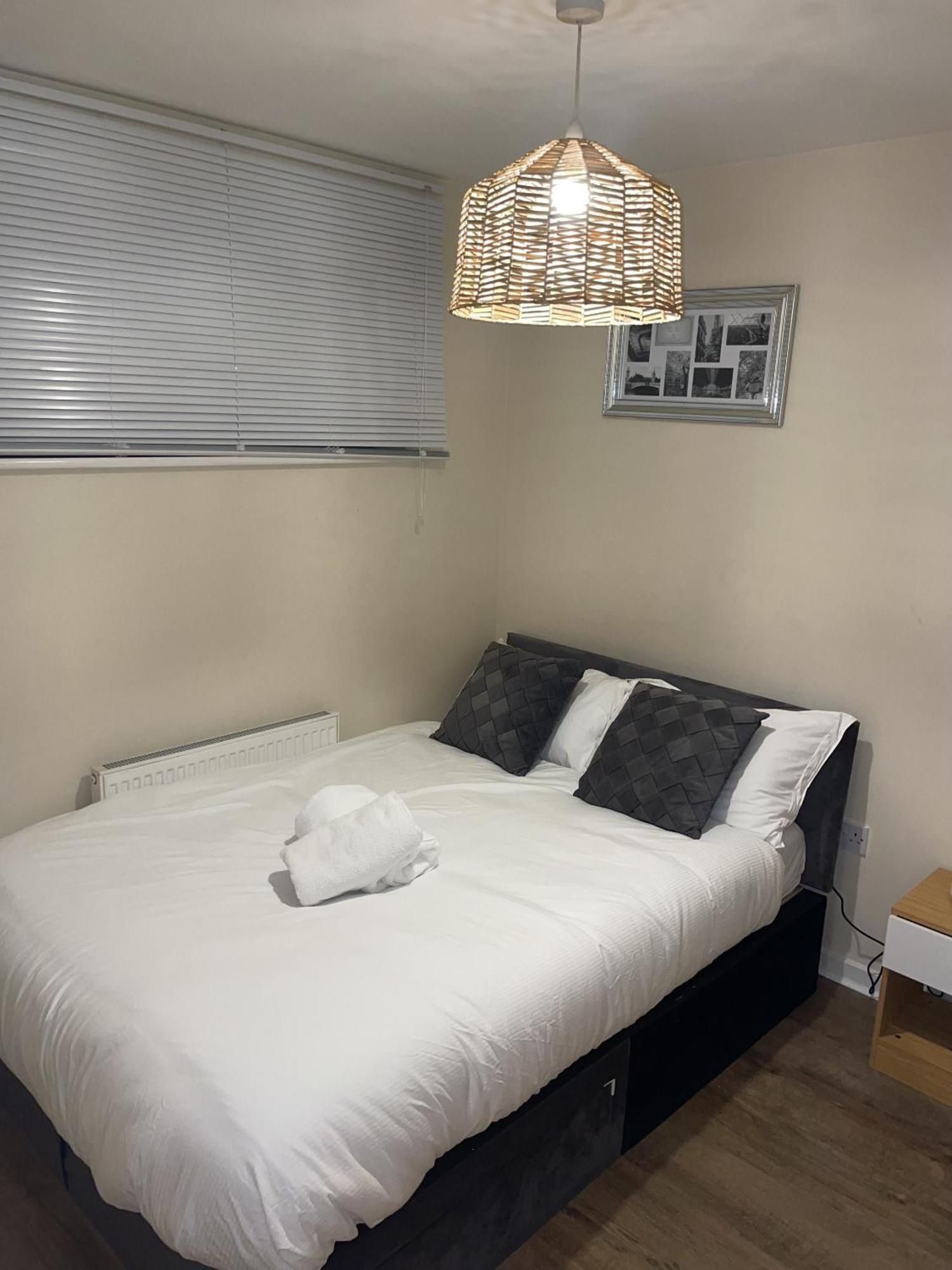 Luxury 2 Bed Apartment - Near Heathrow, Legoland, Windsor Slough Exteriér fotografie